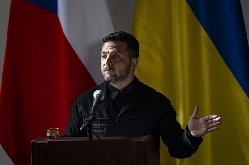 Зеленський відреагував на можливу "загрозу" чеській ініціативі