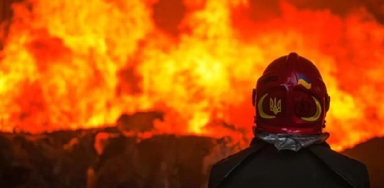 РФ атакувала дронами підприємство у Харкові, виникла пожежа
