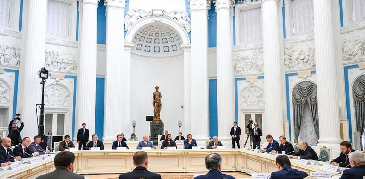 Уряд РФ попередив про загрозу погіршення ситуації в економіці
