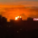 Росія атакує Київ ракетами та «шахедами»: знищено частину будинку