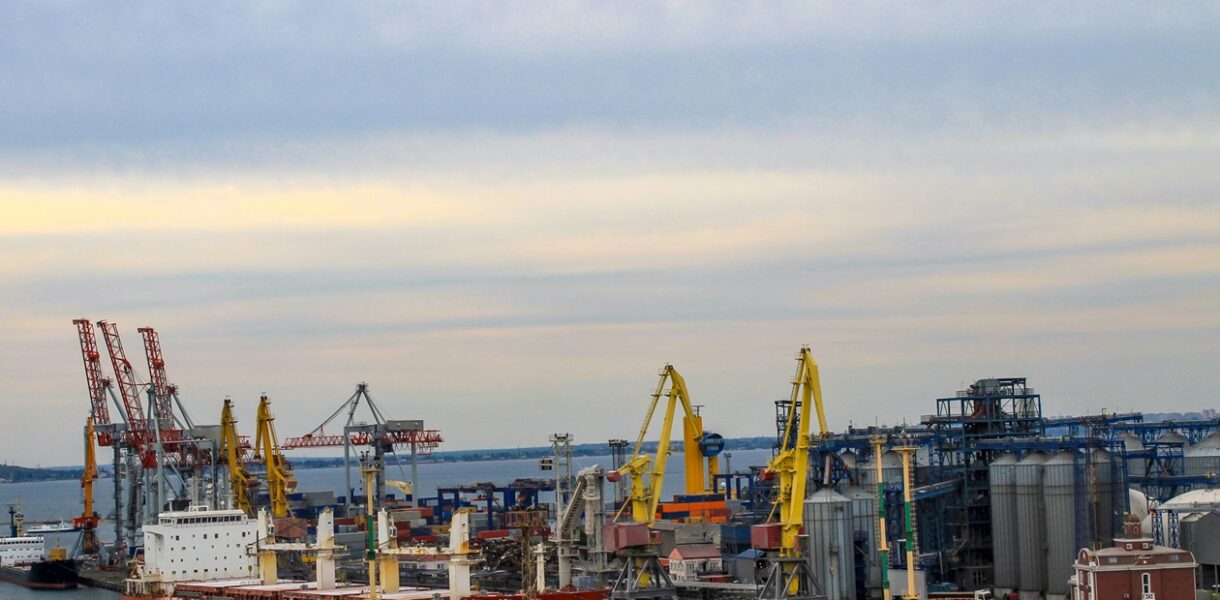 Українські морпорти обробили 40 млн тонн вантажів з початку року