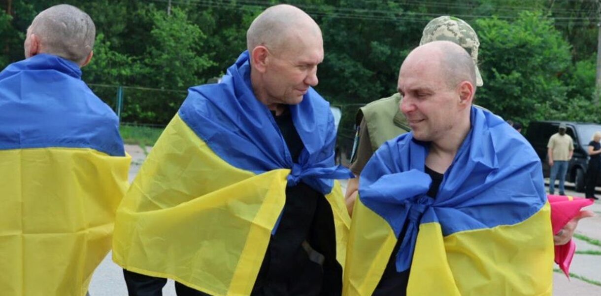 Україна повернула з полону військових і цивільних
