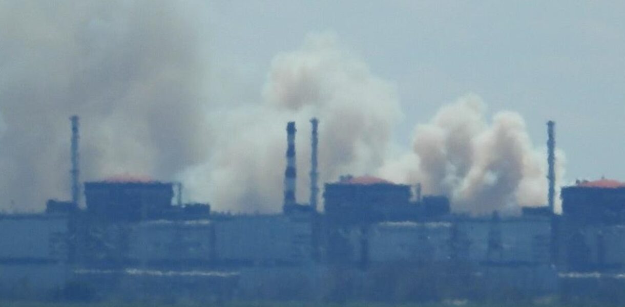 Біля Запорізької АЕС помітили сильне задимлення