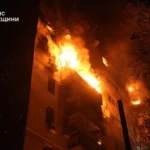 Людей виводили з палаючих квартир після атаки БпЛА: ДСНС показала фото з Одеси