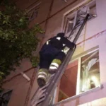 РФ вдарила балістичною ракетою по Харкову: у ДСНС показали фото