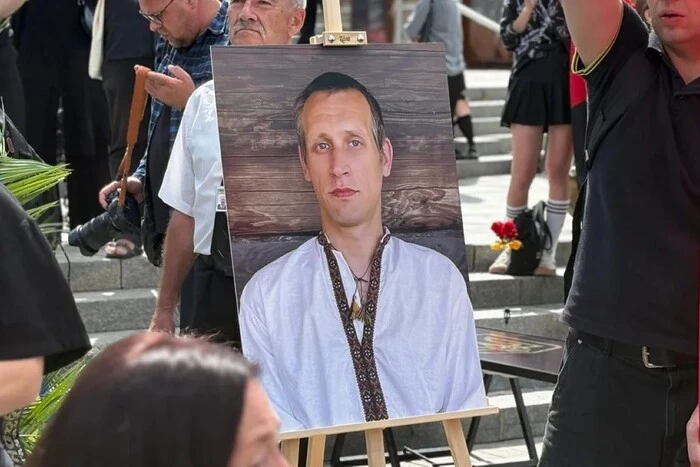Київ попрощався  із загиблим на війні художником Давидом Чичканом (фото)