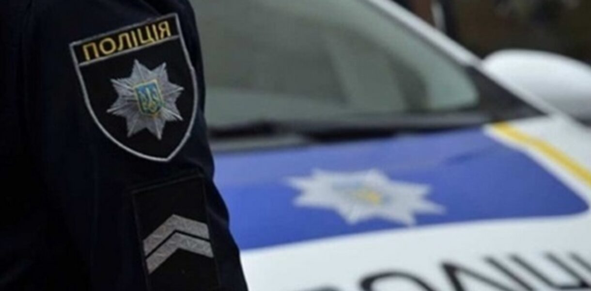 Метал розкидало по трасі: на Київщині зіткнулись вантажівки