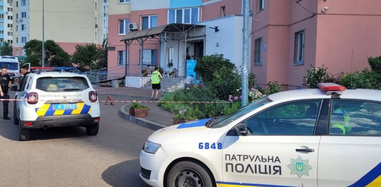 У Києві дитина випала з вікна 21 поверху