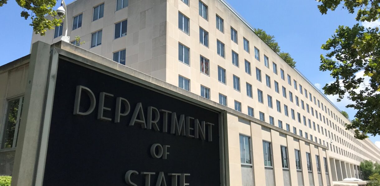 Держдеп: США стоятимуть пліч-о-пліч з Україною