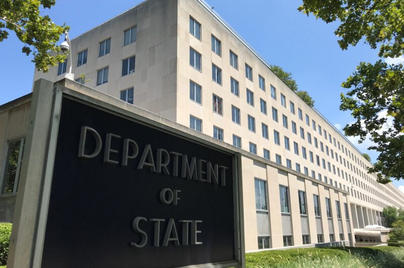 Держдеп: США стоятимуть пліч-о-пліч з Україною