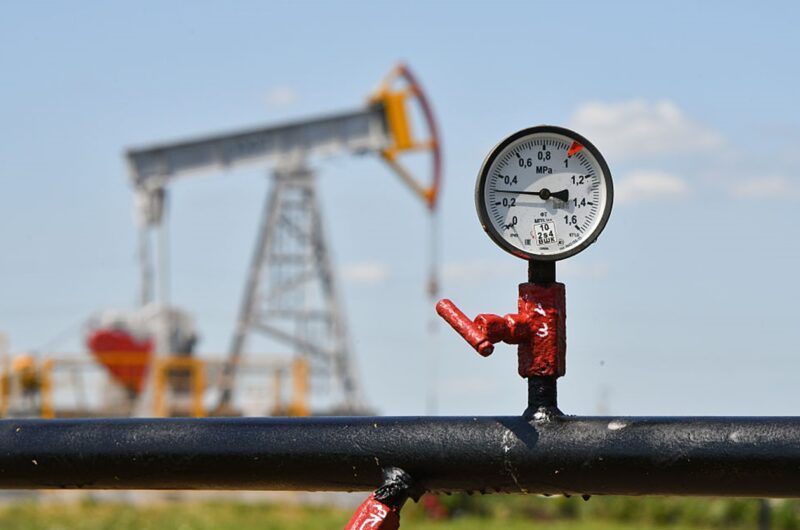 Нафтові доходи РФ обвалились на третину