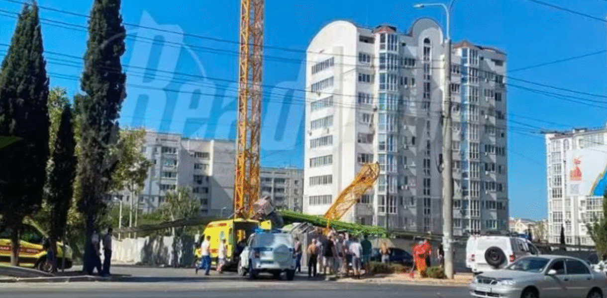 У Криму впав баштовий кран: є жертва і постраждалі