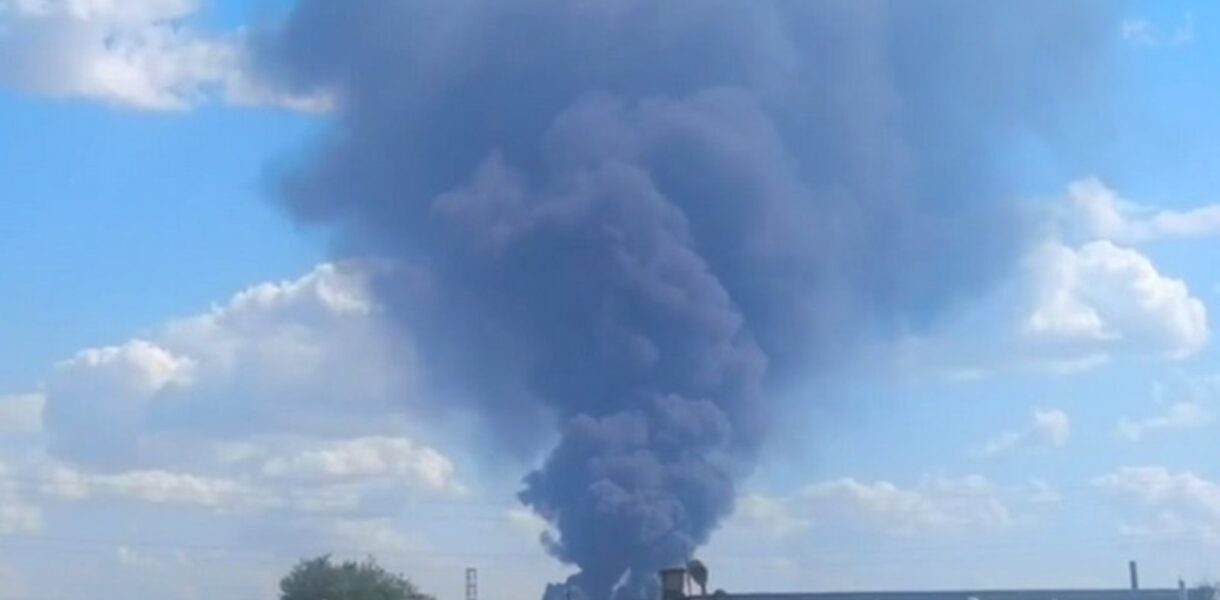 У російському місті повідомляють про пожежу в районі НПЗ