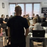 У Києві діяли кол-центри, що обкрадали українців і прославляли Путіна. Прокуратура провела обшуки