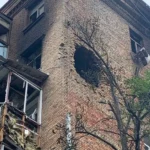 Унаслідок нічного обстрілу величезна діра з’явилася у будинку в Солом