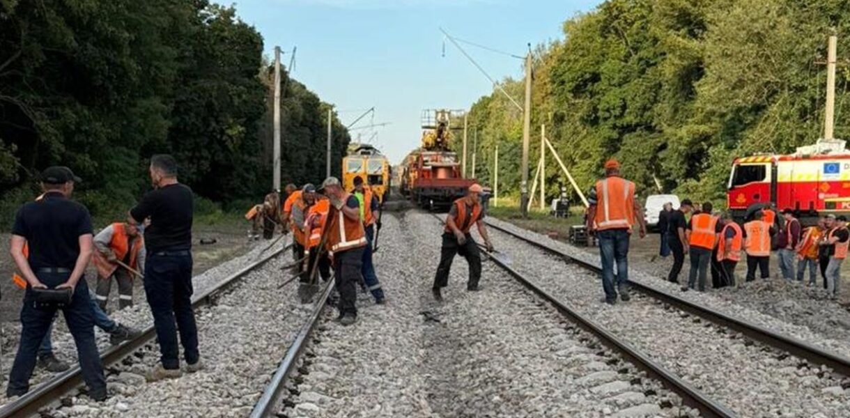 На Київщині відновили залізничне сполучення після вибухів