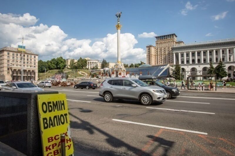В Україні різко підскочив курс євро