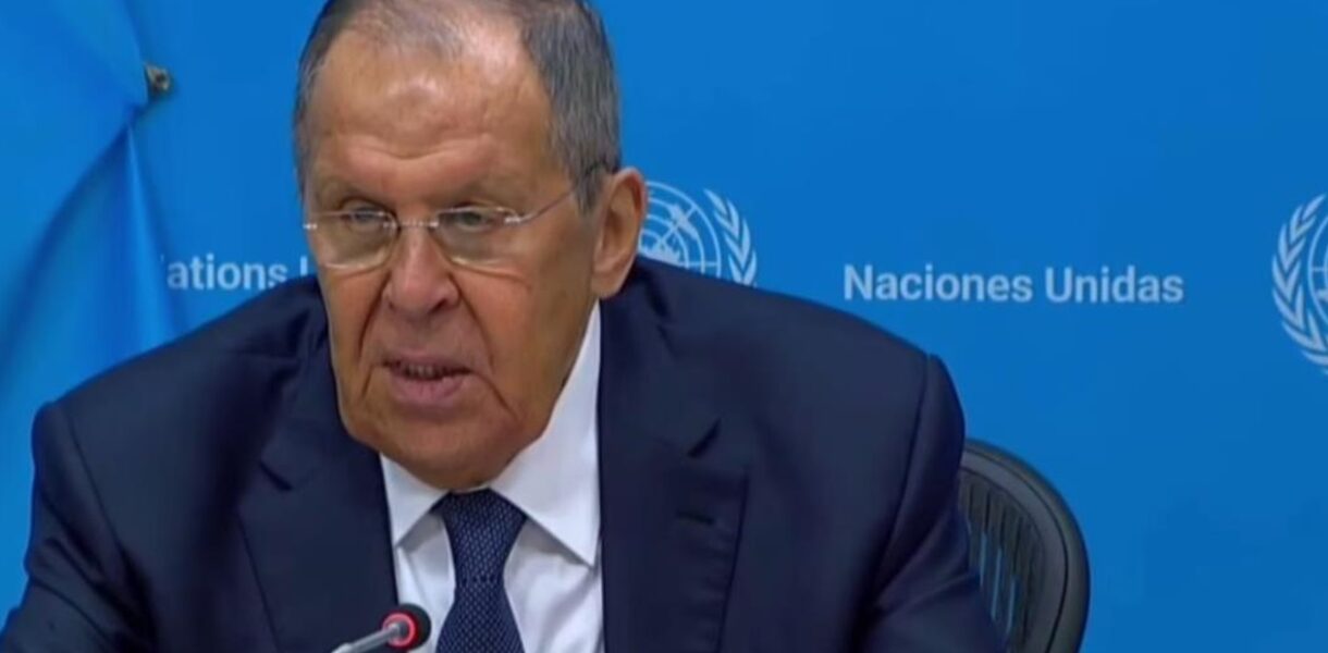 Україна винна у тому, що на неї напала РФ - Лавров