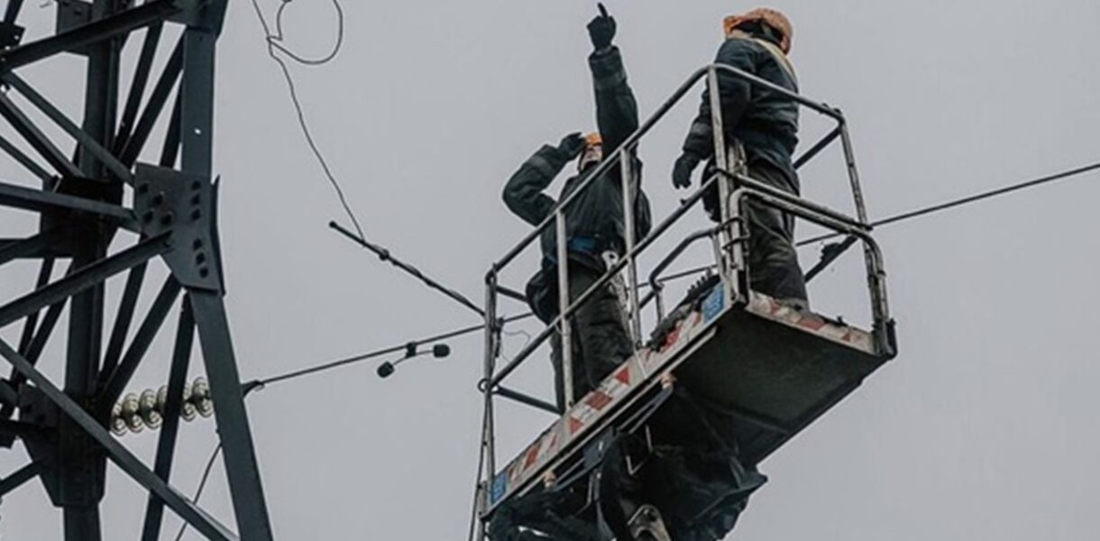 Росіяни вдарили по Харківщині, знеструмлено 25 тисяч абонентів