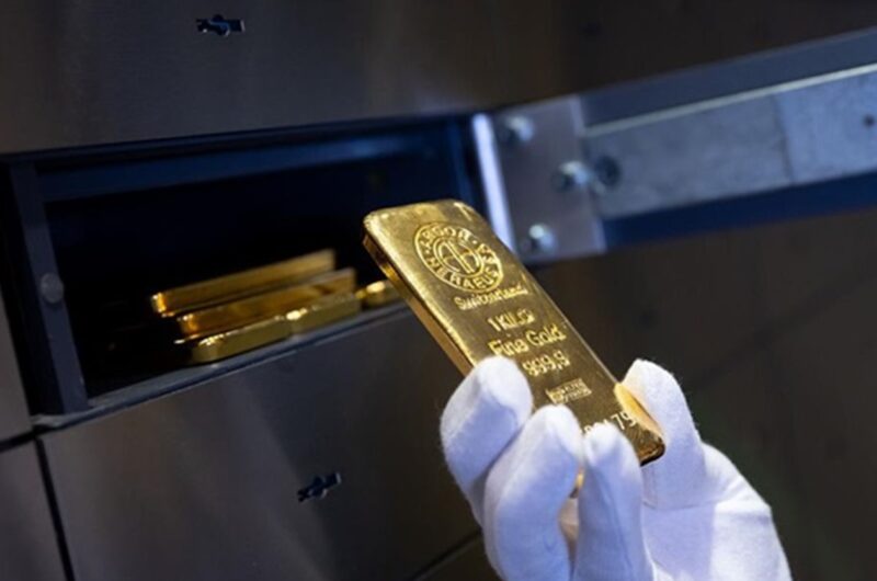 Ціни на золото впали нижче 4000 доларів за унцію