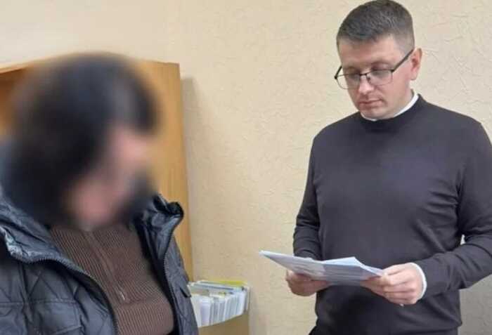Бухгалтерка столичного управління освіти нараховувала виплати освітянам собі