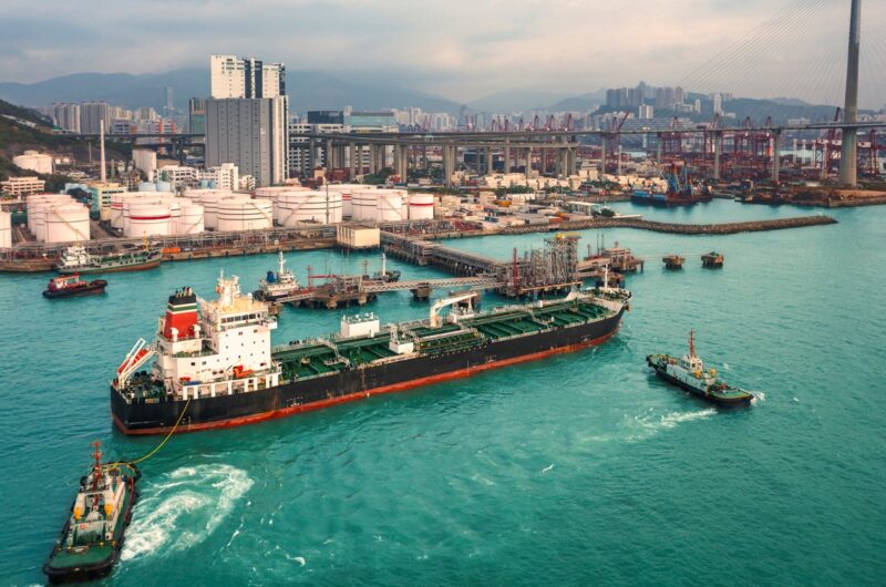 Китай призупинив закупівлі російської нафти після санкцій США - ЗМІ