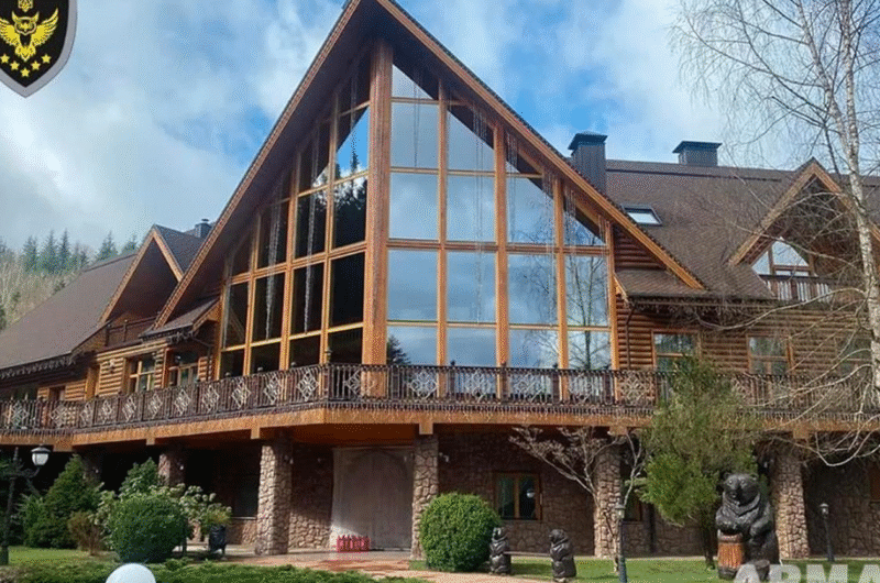 Розкішна дача Медведчука отримала управителя