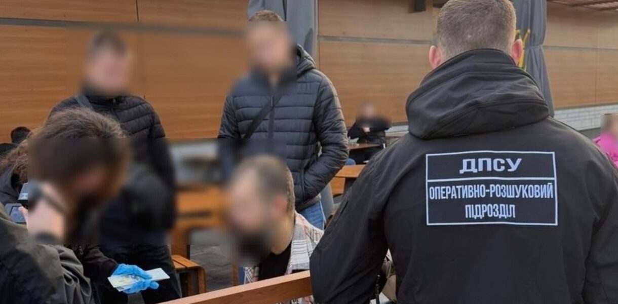 Підполковник ЗСУ допомагав ухилянтам тікати з України