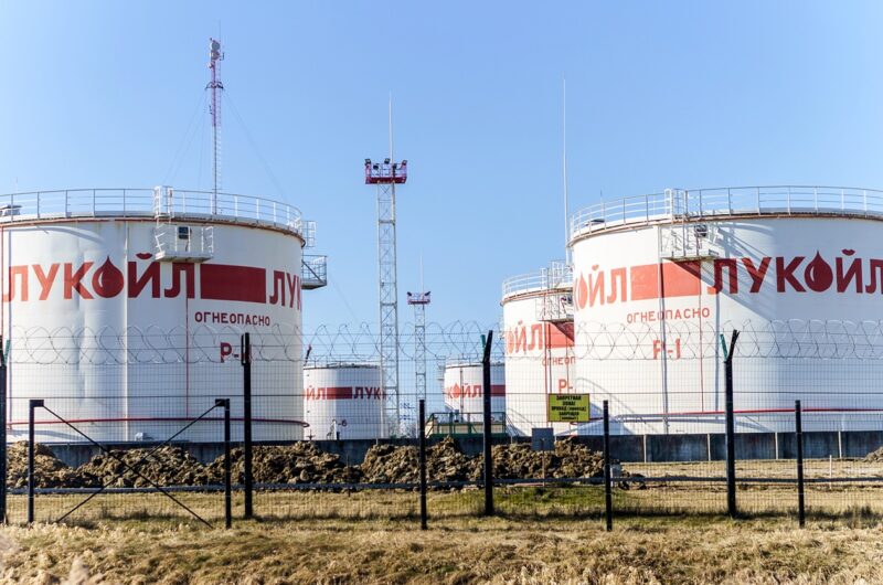 У Болгарії готують продаж бургаського заводу Лукойл