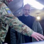 Шмигаль відвідав оборонців Вовчанська