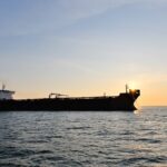 Bloomberg: на танкерах у світовому океані накопичився мільярд барелів нафти