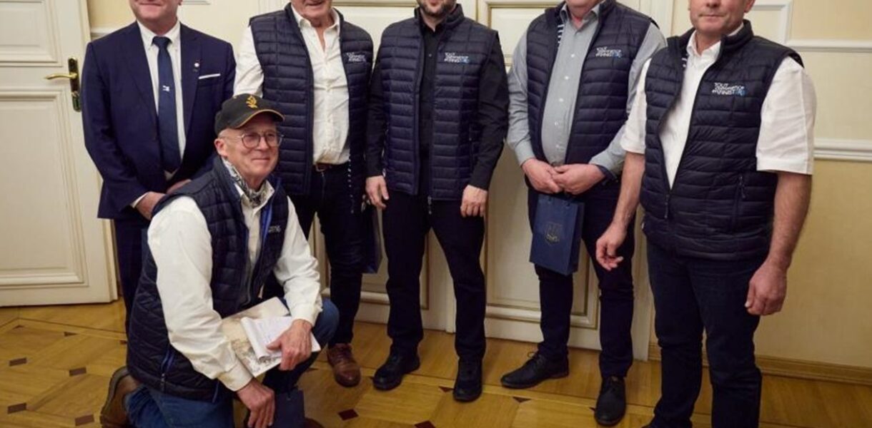 Зеленський зустрівся з рибалками Франції, які передають антидронові сітки