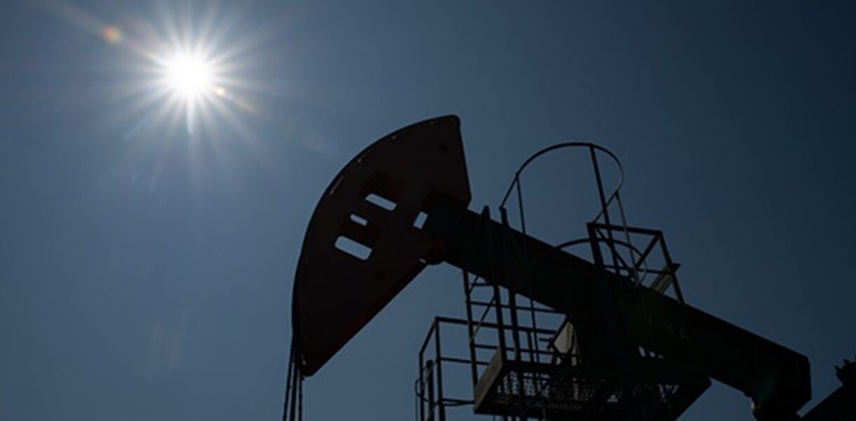 Ціни на нафту у світі почали зростати після місячного мінімуму