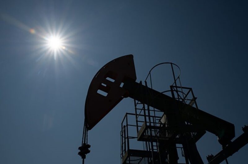 Ціни на нафту у світі почали зростати після місячного мінімуму