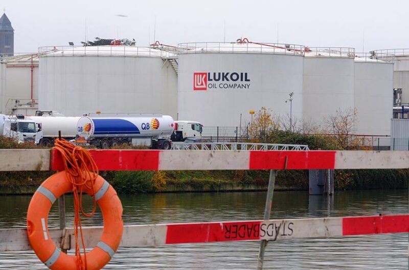 Британія зробила для Lukoil International виняток із санкцій