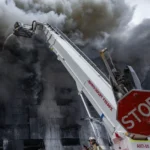 Удар по Києву: рятувальники продовжують гасити пожежі та розбирати завали