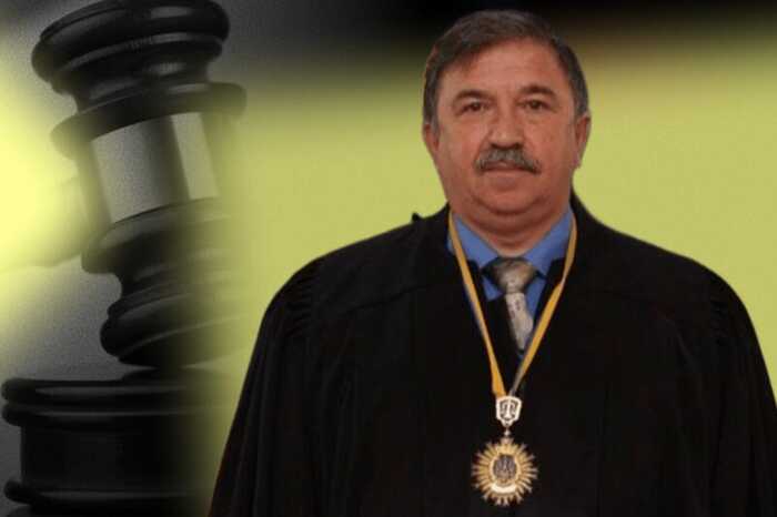 Вища рада правосуддя звільнила суддю Бурду і призначила йому довічні виплати «заднім числом»