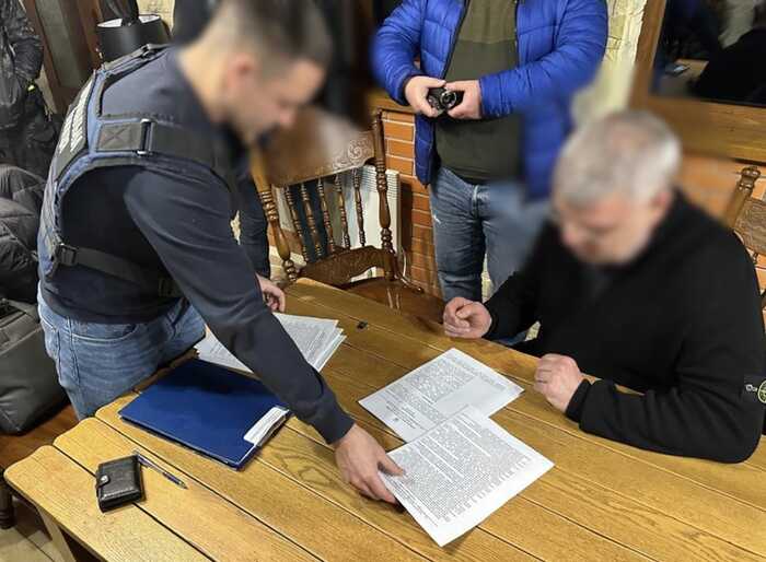 Нацполіція викрила групу, яка привласнила 15,5 мільйона гривень, призначених для ремонту військової техніки