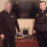 У Сумах затримали чоловіка, який з будинку стріляв по підлітках