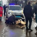 У Прилуках на Чернігівщині поліціянти на службовому авто збили двох людей: дитина загинула