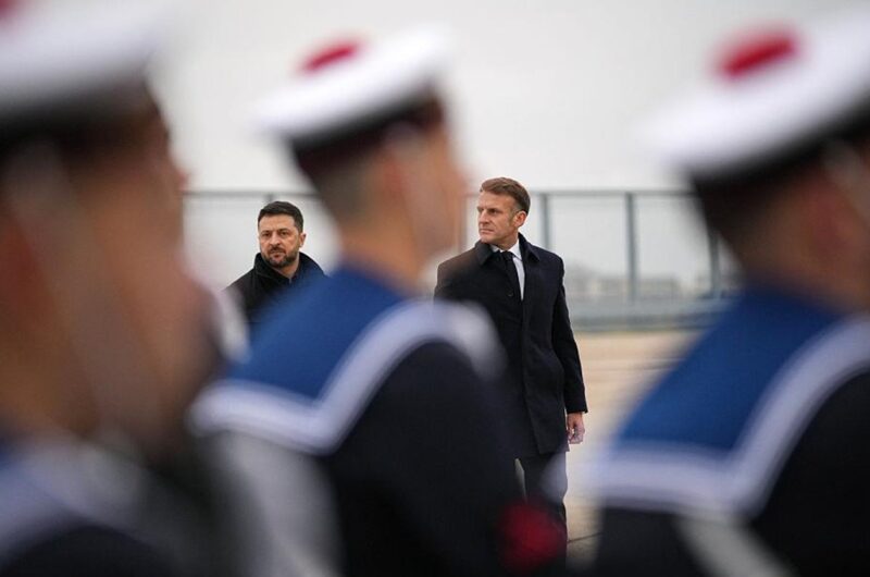 Зеленський прибув у Париж і зустрівся з Макроном