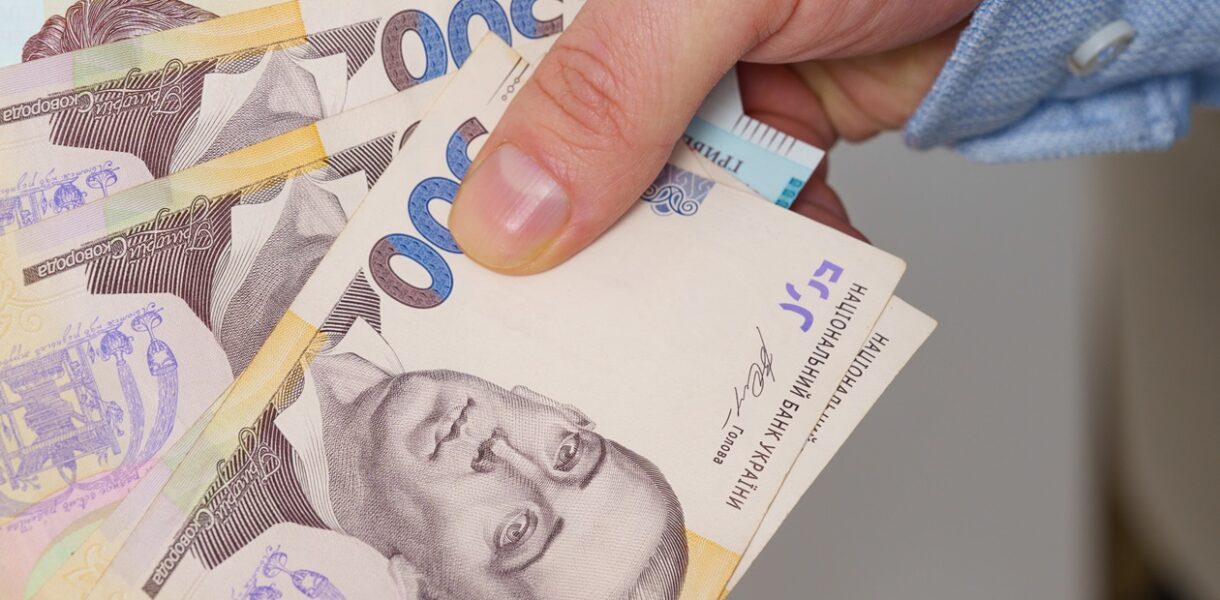 Стартували перші виплати тисячі Зимової підтримки