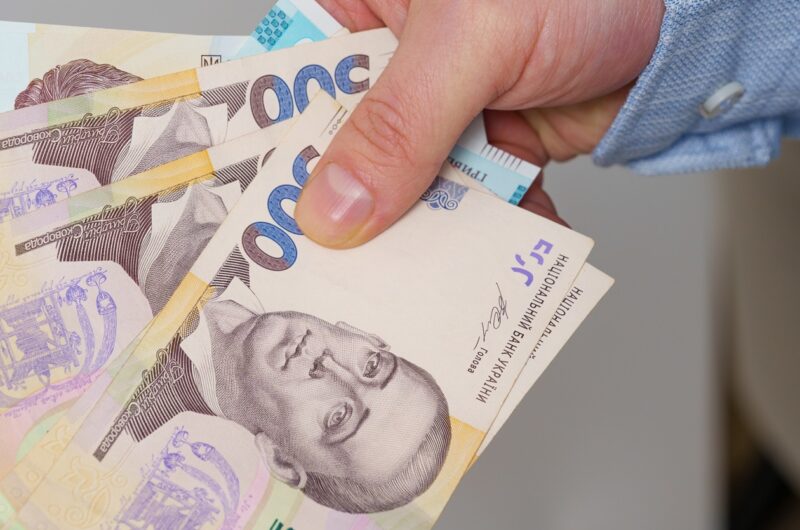 Стартували перші виплати тисячі Зимової підтримки