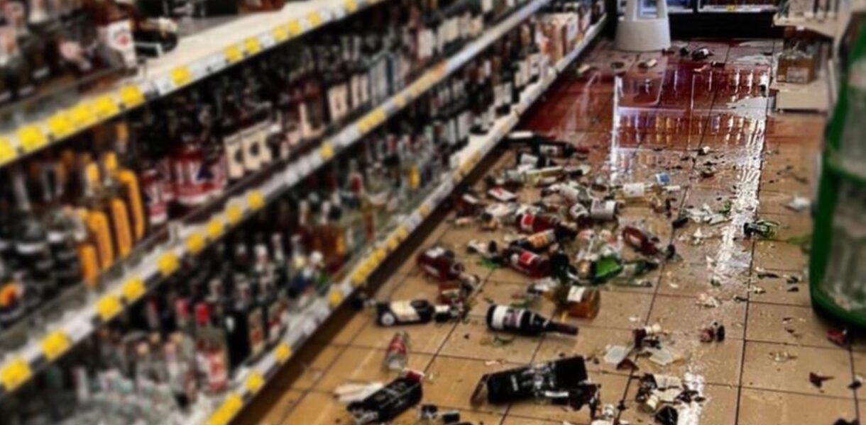 Киянин розгромив алкогольний відділ у магазині