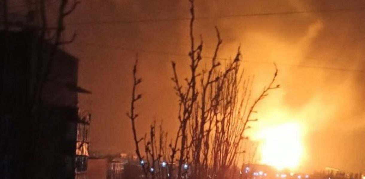 У Таганрозі РФ прогриміли 20 вибухів, вирує пожежа