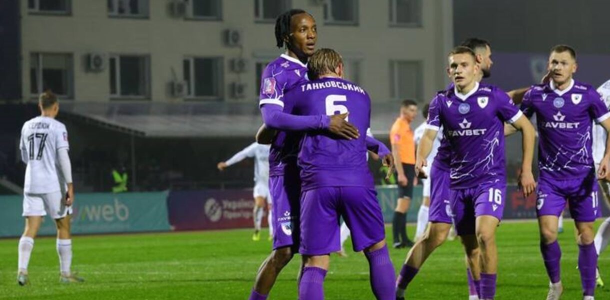 ЛНЗ успішно грає з Оболонню і стає проміжним лідером чемпіонату