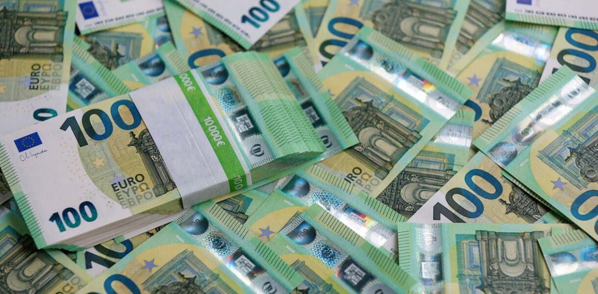 ЗМІ назвали країни, що візьмуть головний тягар екстреного кредиту Україні