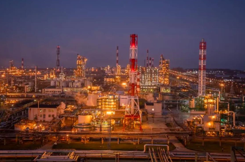 Один із найбільших НПЗ Росії зупинив роботу після атаки дронів - ЗМІ