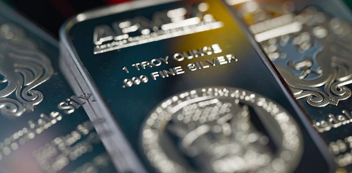 Срібло оновило історичний максимум у $75