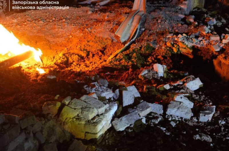 РФ атакувала промисловість Запоріжжя, палають будинки